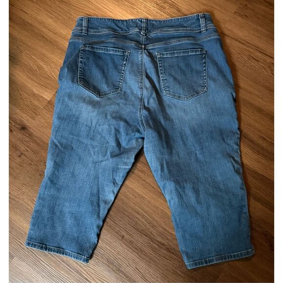 Lane Bryant Tummy Tech Denim Capri Jeans  Size 20 39” Waist #110 - Picture 6 of 6